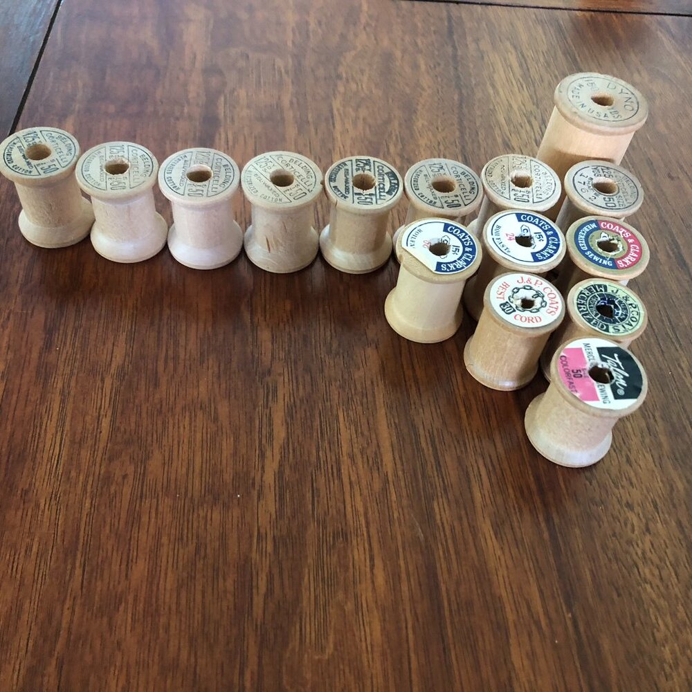 Lot of 15 vintage empty wooden spools includes: Dyno, Belding & Corticelli, Coat